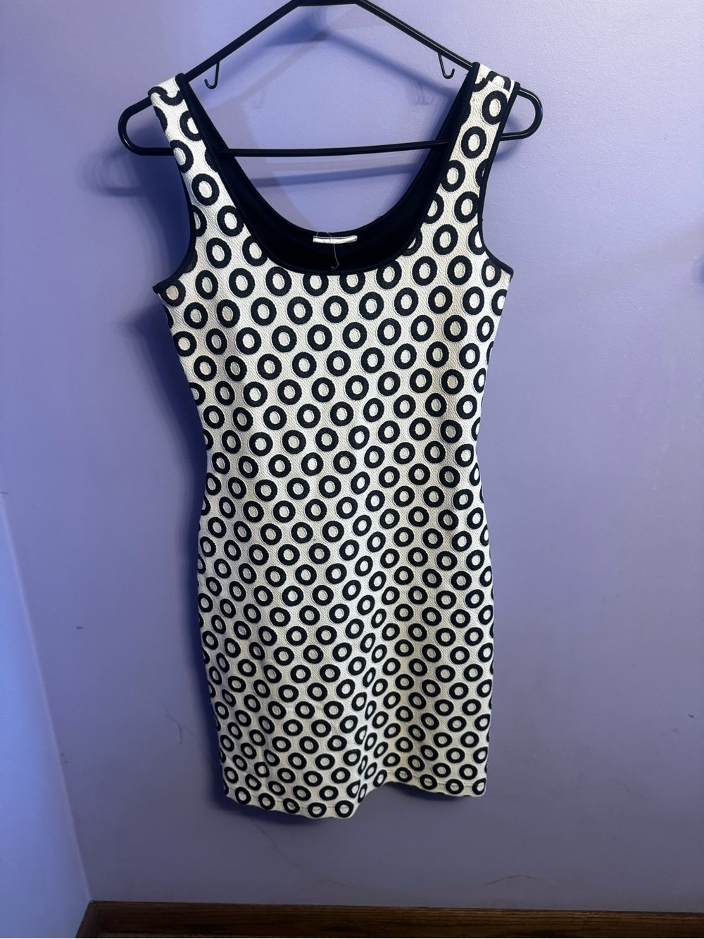 Sleeveless Black and White Circle-Print Bodycon Dress